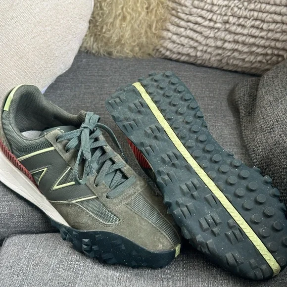 New Balance x Figs Sneakers - Picture 5 of 8